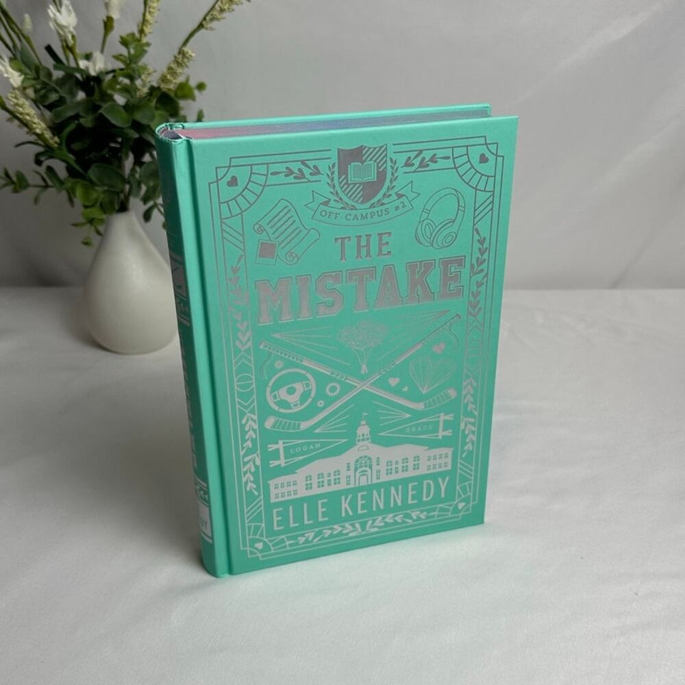The Mistake Elle Kennedy Collector's Edition Hardcover Off Campus #2 Hockey